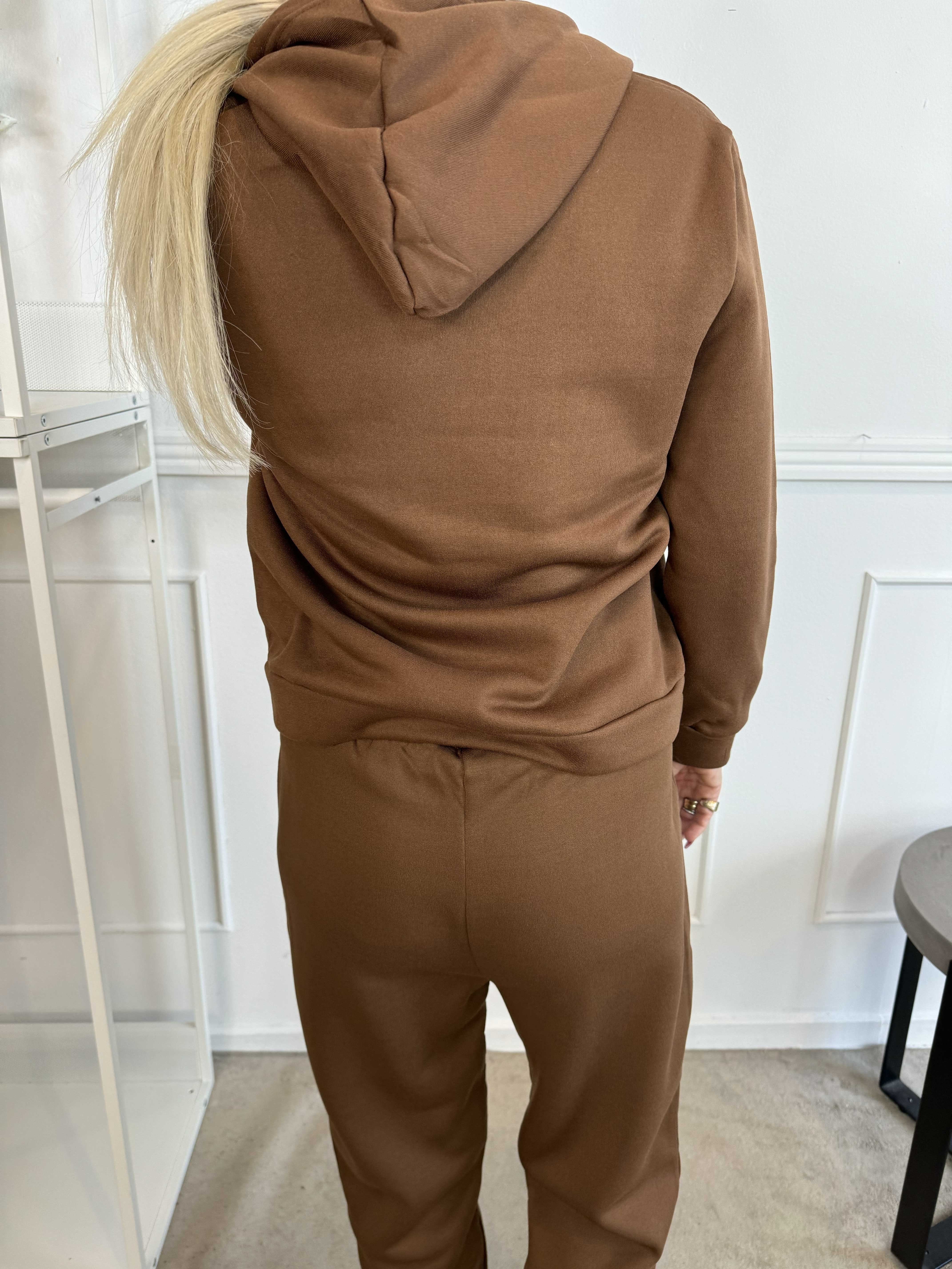 Ania - Joggingdräkt med NY-stående
